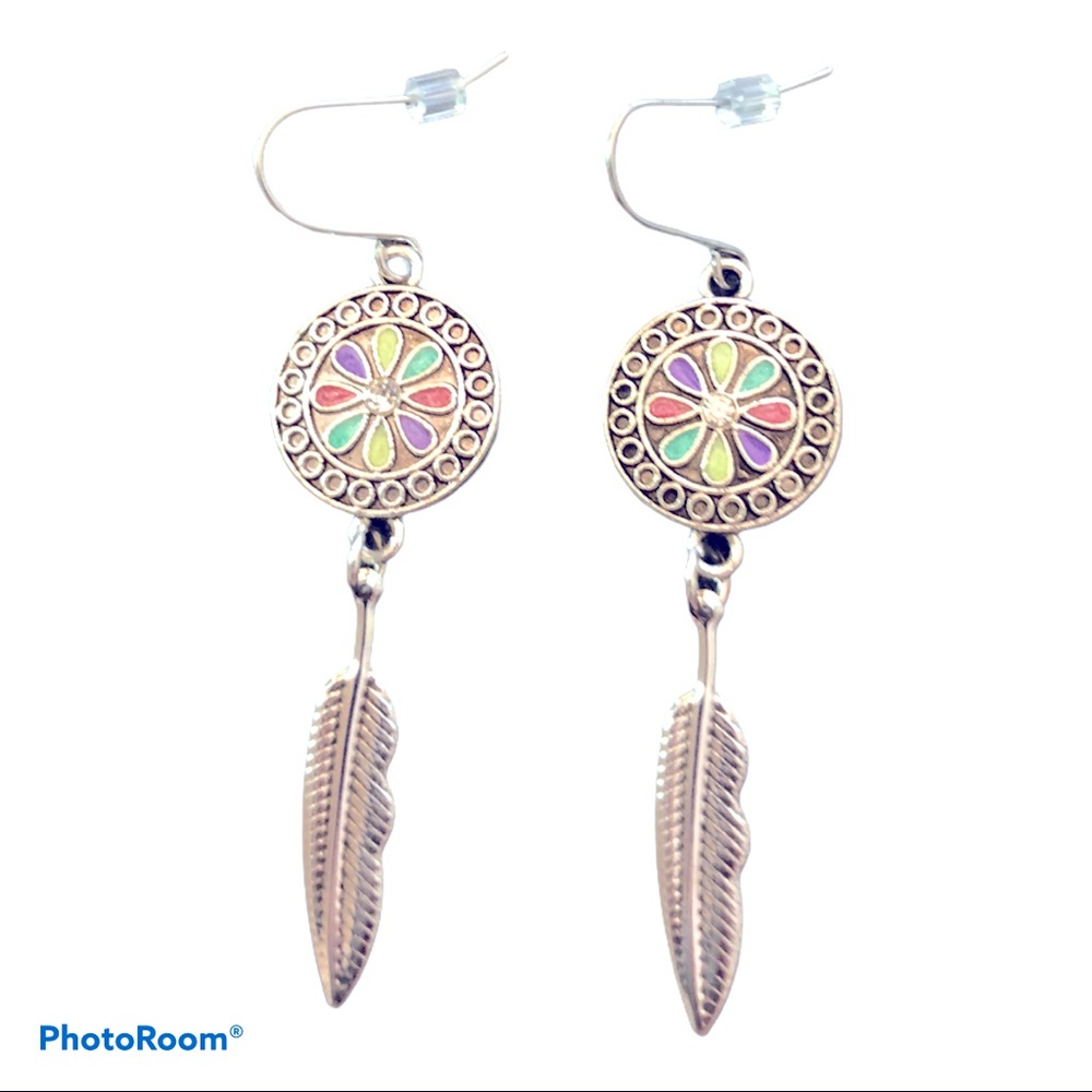 NWT Boho Feather Floral‎ Silver Tone Earrings